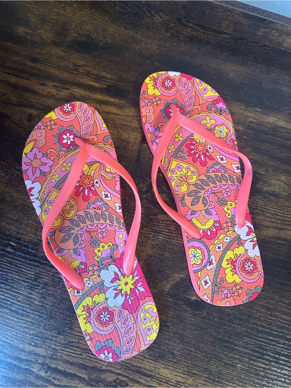 Old Navy • Paisley Floral Y2K Flip Flops